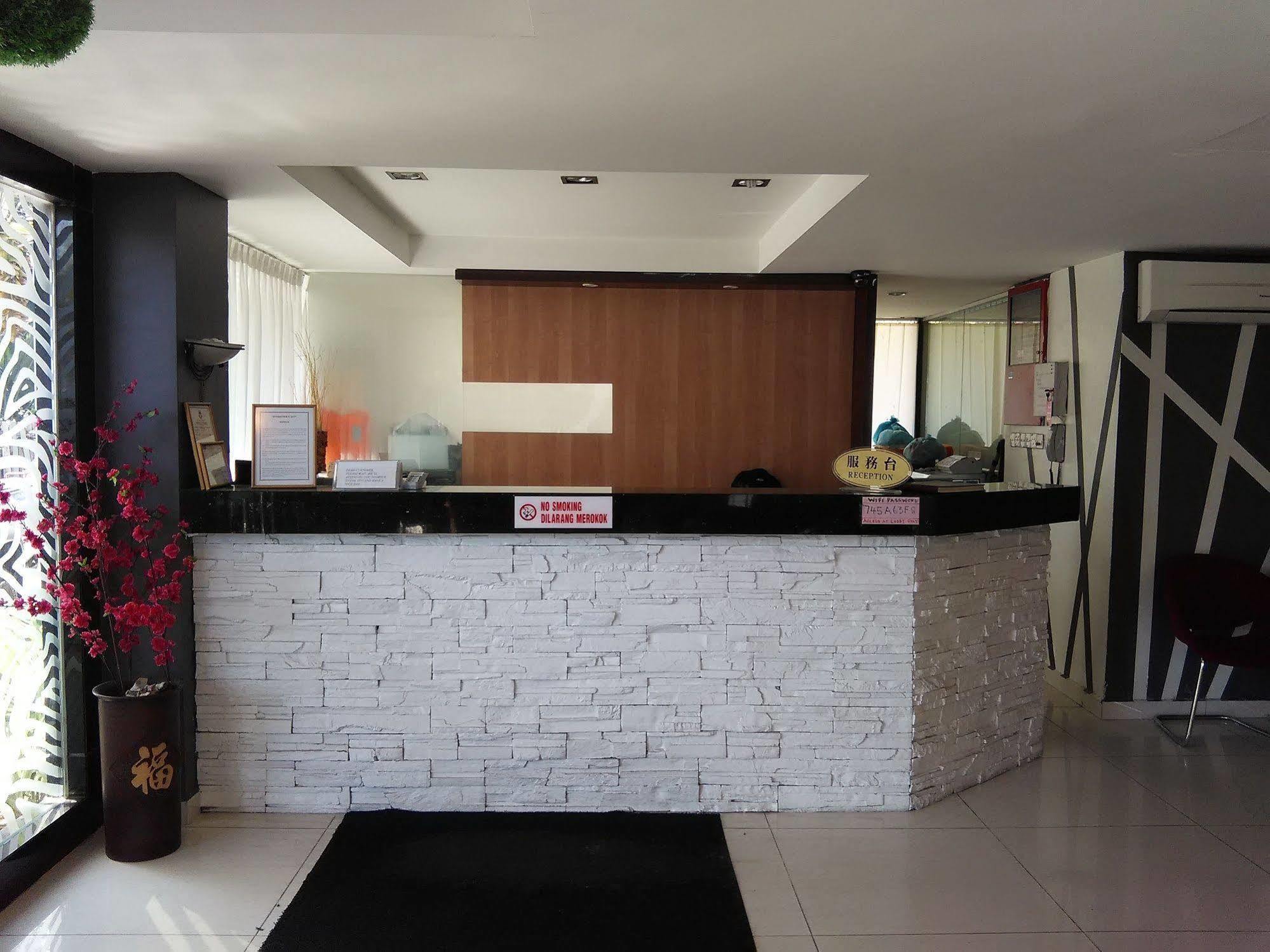 Casuarina Hotel Kota Kinabalu Esterno foto